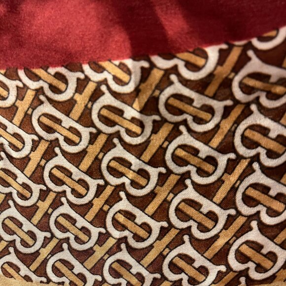VINTAGE BURBERRY Very Large Silk Scarf ...Rare Find! - Picture 5 of 10
